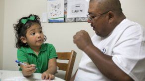 Implante parece ayudar a los niños sordos