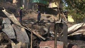 Fuego consume residencia en La Esperanza, Ancón
