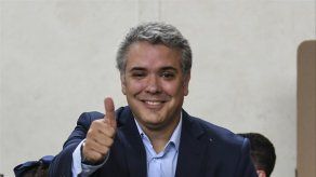 Uribista Duque gana la primera vuelta presidencial colombiana que tendrá balotaje