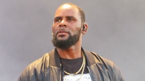 R. Kelly permanece bajo vigilancia constante por miedo a que se suicide en prisión