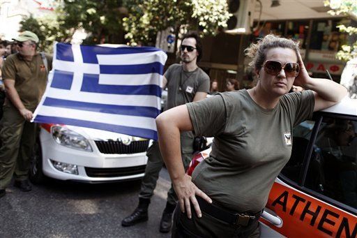 Grecia: Protesta motorizada por recortes laborales