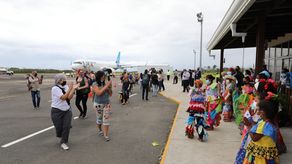 Abordan 156 turistas canadienses﻿ a Panamá en vuelos de la aerolínea Air Transat.