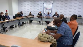 Reunión entre el Defensor del Pueblo, Eduardo Leblanc y gremios magisteriales.