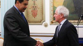 Maduro se reunió con senador de EEUU entre crecientes tensiones