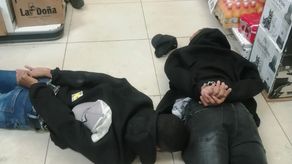 Las personas aprehendidas junto a los indicios serán puestas a órdenes de las autoridades competentes para los trámites correspondientes.