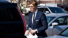 Abogado vinculado a la campaña de Trump se declara culpable de mentir al FBI