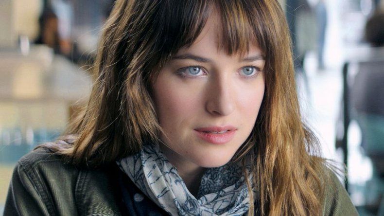 Dakota Johnson robó un látigo del rodaje de Cincuenta sombras de Grey