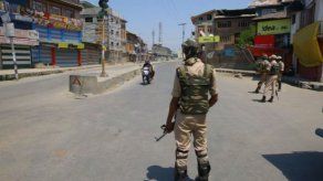 Cachemira india paralizada por restricciones y paro tras muerte de insurgente