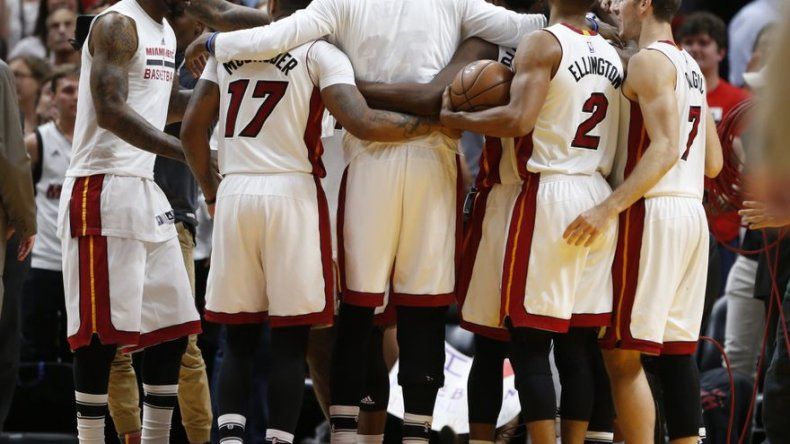 Heat sigue con vida, supera a Cavs en tiempo extra