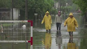 Dos muertos y evacuados por lluvias en Argentina