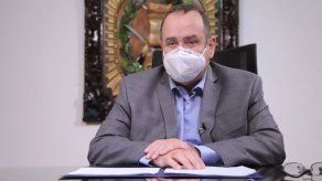 Presidente de Guatemala reaparece en público tras recuperarse de la COVID-19