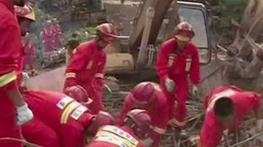 Búsqueda urgente de supervivientes de terremoto con 400 muertos