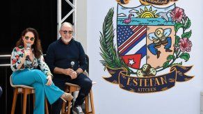 Camión choca contra estudio de los Estefan en Miami