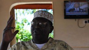 Medio hermano de Obama prefiere apoyar a Trump que a Clinton