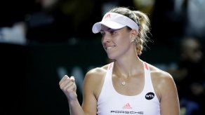 Kerber vence a Halep y sigue invicta en Copa WTA