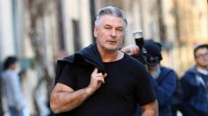 Alec Baldwin reacciona a una de las fotografías más sensuales de su hija