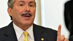 Se confirma renuncia de Papadimitriu con designación de Henríquez