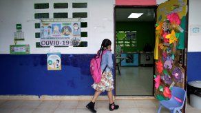 Hay 455 escuelas, de las más de 3,900 que tiene el país, que imparten clases semipresenciales.