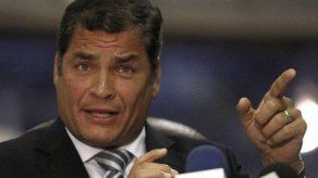 Correa da apoyo de Ecuador a Hollande y a los nuevos vientos