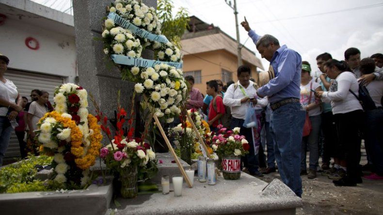 México: Padres de desaparecidos recorren escenas de crimen