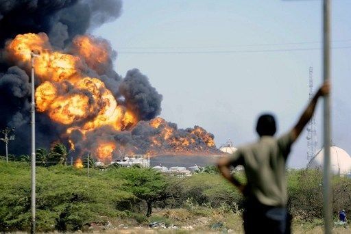Canal estatal; fuego en la refinería está totalmente extinguido