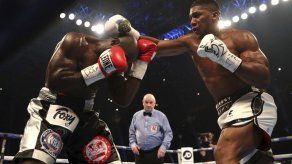 Joshua vence a Takam y retiene títulos de peso completo