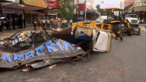 Remueven kioscos subarrendados ilegalmente a extranjeros en Calidonia