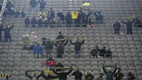 No a los lunes: Hinchas boicotean el Augsburgo-Dortmund