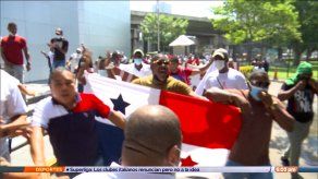 Moradores de Colón realizaron protesta en la Asamblea Nacional.