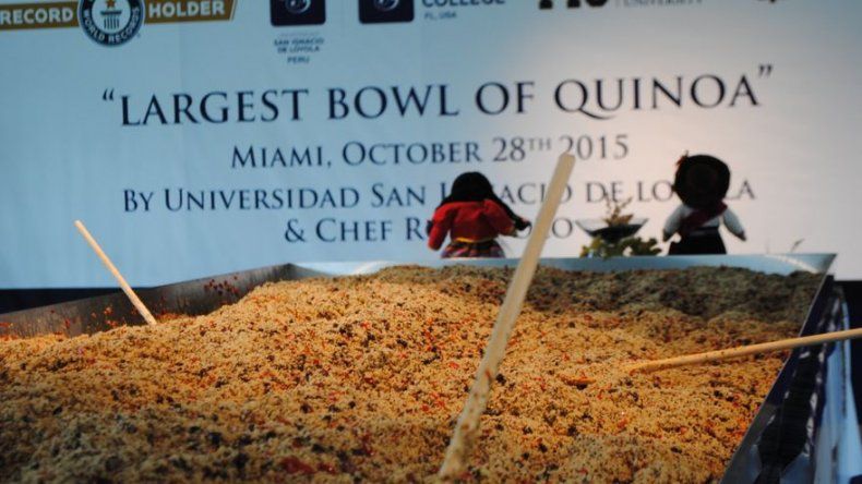Baten récord Guinness preparando ensalada de quinoa más grande del mundo
