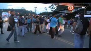 Falta de transporte provoca cierre en San Isidro