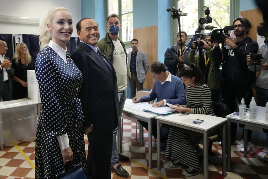 Berlusconi se comprometido a ejercer una influencia moderadora sobre los otros dos partidos más radicales.