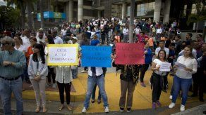 México y Uruguay convocan diálogo para Venezuela