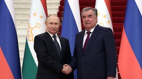 Vladimir Putin, presidente de Rusia y Emomali Rahmon, presidente de Tayikistán.