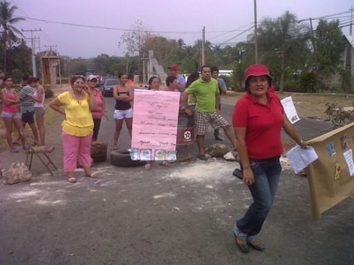 Residentes de Portachuelo cierran vía a Boquete en Chiriquí