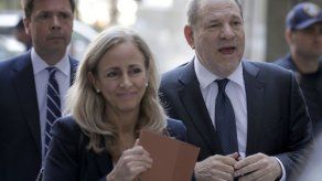 Juez de NY aprueba cambios a equipo defensor de Weinstein