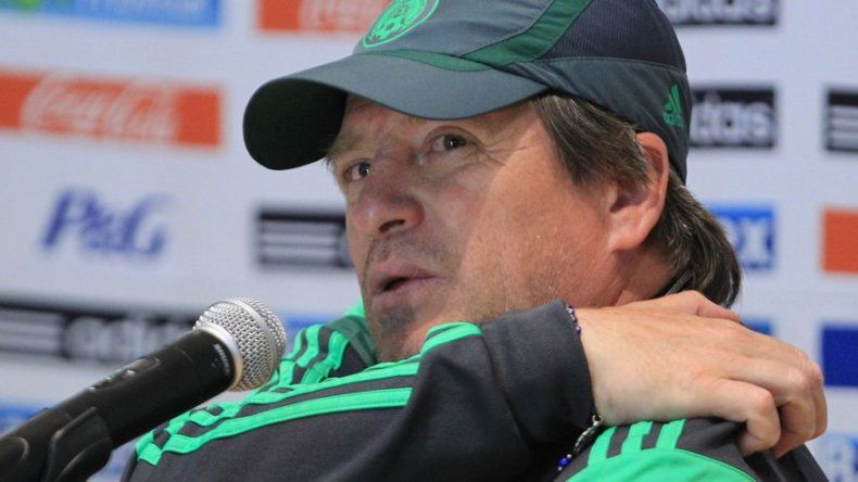 México quiere retener al carismático Piojo Herrera