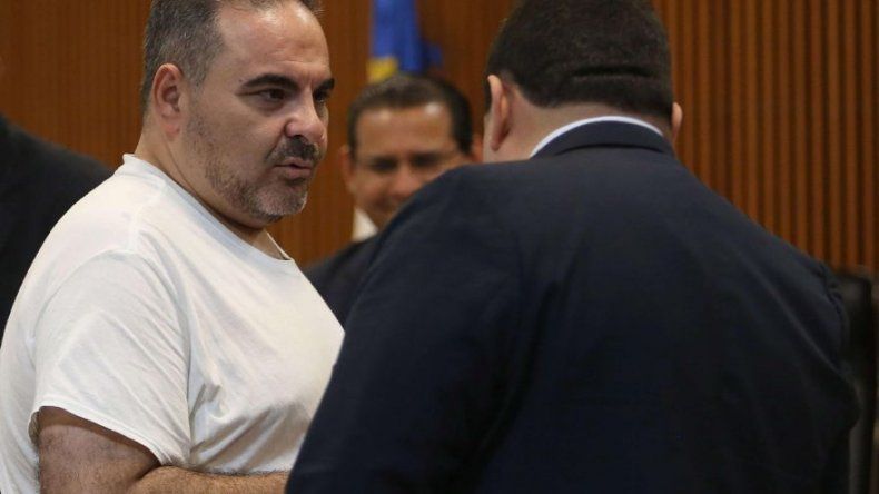 Expresidente salvadoreño Saca confiesa desvío de más 300 millones de dólares