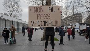 Entre tanto, Francia abrió el lunes el acceso a dosis de recuerdo a personas entre 12 y 17 años.