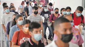 Jóvenes acuden al ITSE para realizar prueba de admisión.