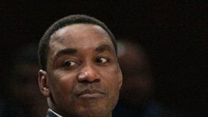 Persona con sobredosis es sacada de casa de Isiah Thomas