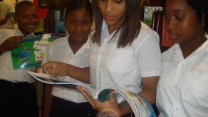 Presentan libro confeccionado por niños y niñas panameños