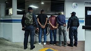 Policía atrapa a tres sujetos dentro de casa ajena Policía atrapa a tres sujetos dentro de casa ajena