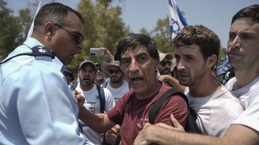 &nbsp;La milicia espera intercambiarlos por algunos de los miles de presos palestinos en Israel.