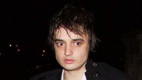 Pete Doherty pasa los días comprando en anticuarios y jugando a la petanca