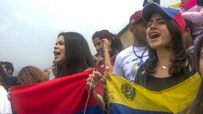 Opositores venezolanos de nuevo en las calles para protestar contra Maduro