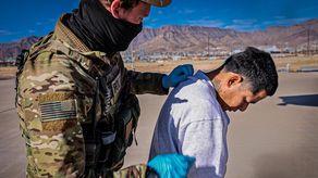 Estados Unidos inicia vuelos con migrantes hacia Guantánamo