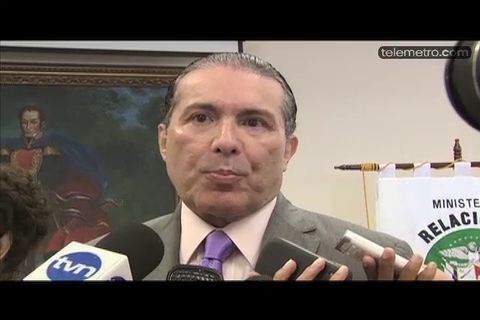 Canciller dice que habrá sorpresas en caso Lavitola