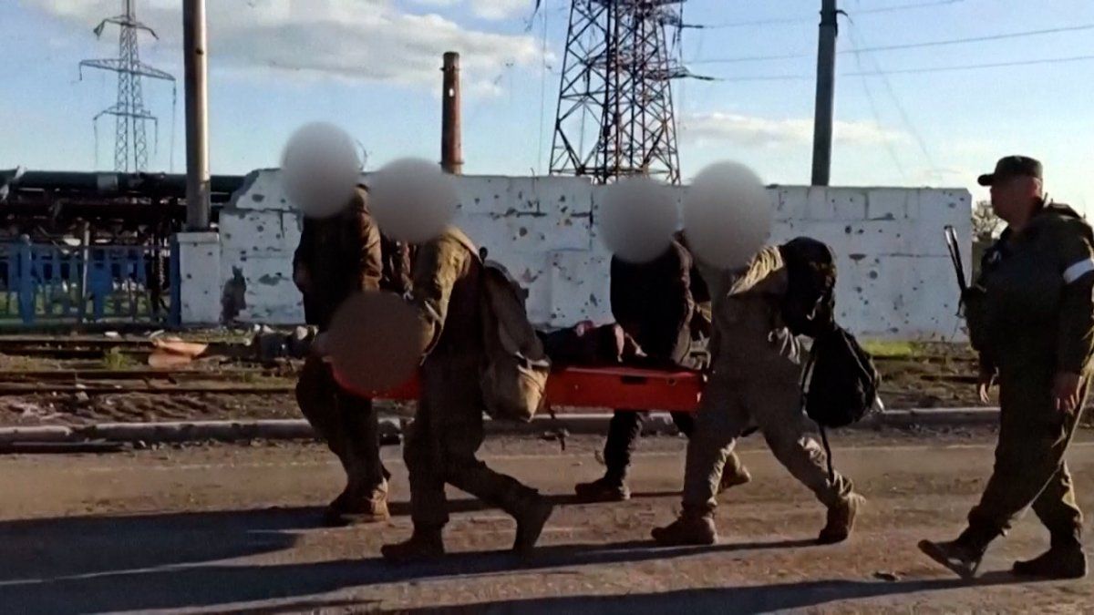 Rusia anuncia rendición de 265 combatientes de acería ucraniana de Azovstal