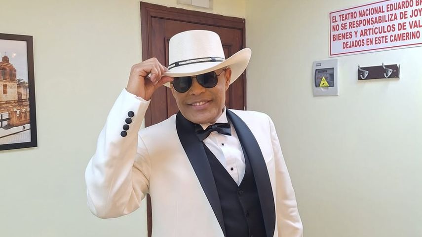 Fallece el cantante Rubby Pérez tras el derrumbe del techo de una discoteca de República Dominicana.